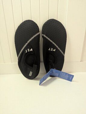 WateLves black water shoes size 9.5